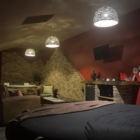 Innamorato Avec Jacuzzi Lit Rond Et Jardin Avec Piscine