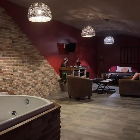 Innamorato Avec Jacuzzi Lit Rond Et Jardin Avec Piscine